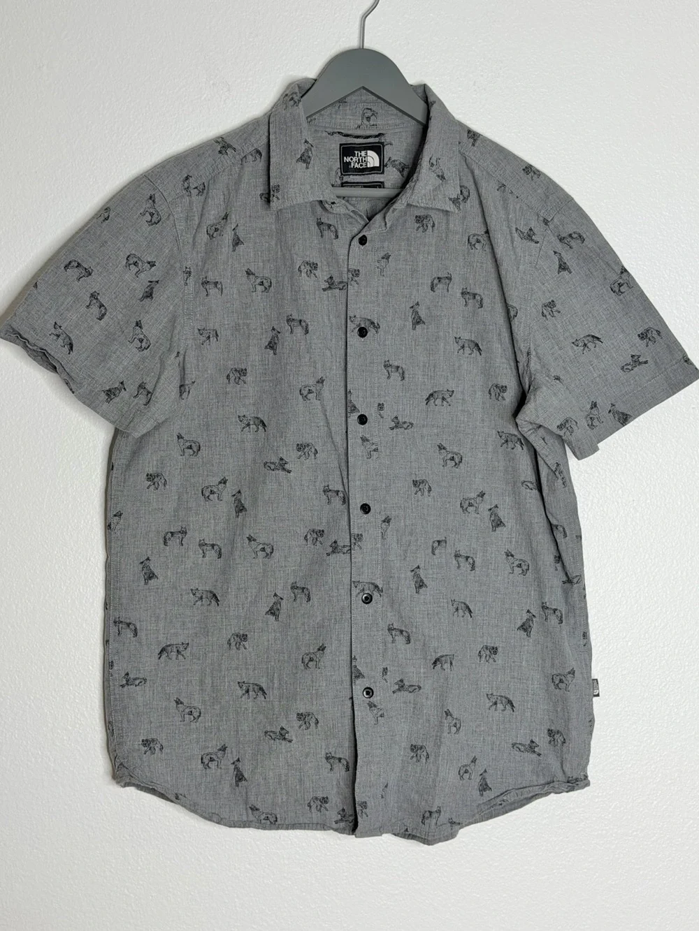 North Face Wolf Button Down Shirt 100% cotton - size Large